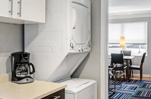 Buckhead Apartment | (BC2bB) Enjoy a Full Kitchen in an Affordable Condo near Peachtree Street