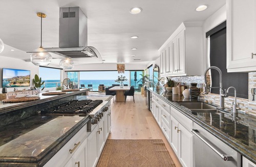 Townsite House | BEACHFRONT BOHO DREAM SLEEPS 20! Luxury 8 Bedroom 9 Bath Home Steps from Water