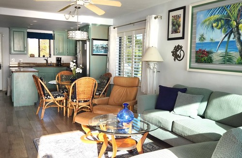 Kihei Condo | Beachfront Direct Ocean Views, End Unit, AC, Wi-Fi TVs, Elevator, Free Parking