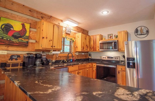 Grassy Creek Cabin | Bear Haven | Overlooks a Bass-Stocked Pond | Pool Table & Card Table