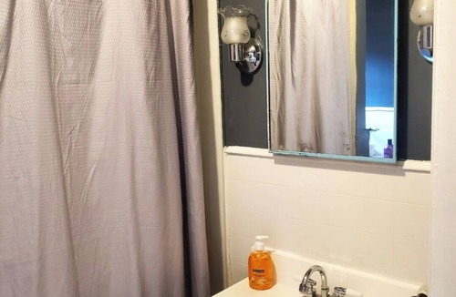 Downtown Buffalo Apartment | Beatiful & spacious Elmwood Village duplex! Over 1500 square foot of space!