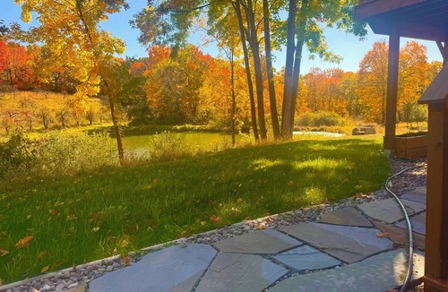 Marlboro House | Beautiful 1-bedroom apartment overlooking a pond on a 10 acre farm.