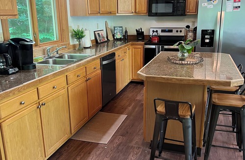 Jackson House | Beautiful 3 Bedroom Ski Home, close to Ski Areas/walking distance to Storyland!