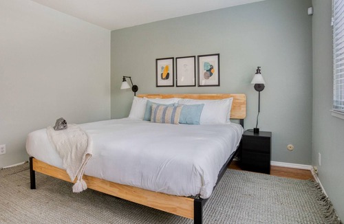 Fremont House | Beautiful 3BR House in Fremont w/ Parking