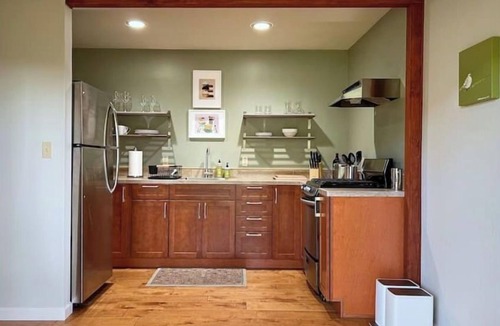 Shepherd Canyon House | Beautiful Canyon View Suite, 1100 sq. ft., private deck, full kitchen