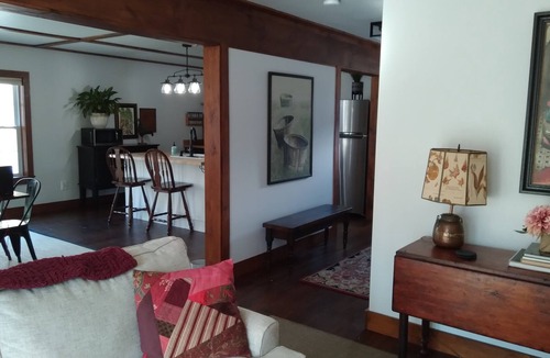 Arlington Cottage | Beautiful Cottage at the end of a private road. Minutes to sking and shopping...