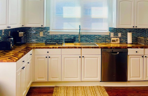 College Park House | Beautiful, Cozy Bungalow 5 min from ATL Airport