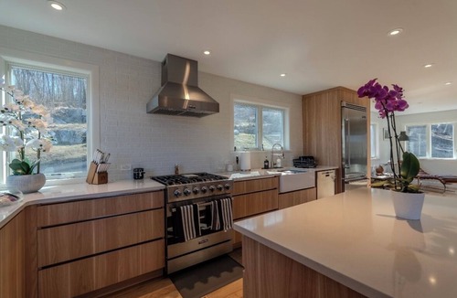 Lake Carmel House | Beautiful Escape! Hudson Valley House. 90min from NYC & 30min from Beacon.