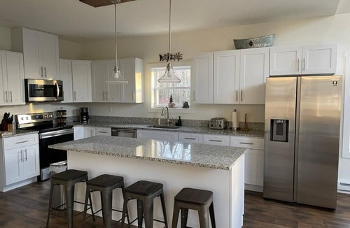 Jim Thorpe Ski Chalet | Beautiful Open Layout w/Huge Game Room, Hot Tub, EV Charger, and Pet Friendly.
