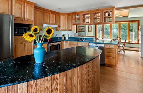 Shelburne Cottage | Beautiful Secluded Cottage with Fireplace and Amazing Views in Charlotte, Vermont
