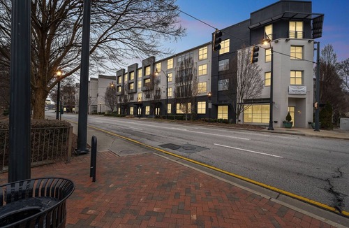 Atlantic Station Area Apartment | BEAUTIFUL STAYS Extravagant & LUXURY living by RedAwning