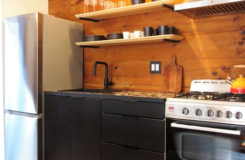 Kerhonkson Cottage | Beautiful stream side cottage in the woods