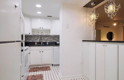 Mid America Condo | Beautiful Upper-Floor Condo with Spectacular Views!