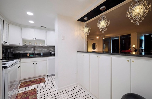Mid America Condo | Beautiful Upper-Floor Condo with Spectacular Views!