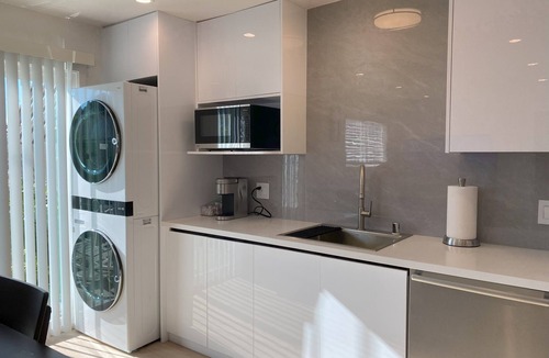 Sharp Park Condo | Beautifully Renovated 2B1B Private Backyard Steps to Beach Free Parking