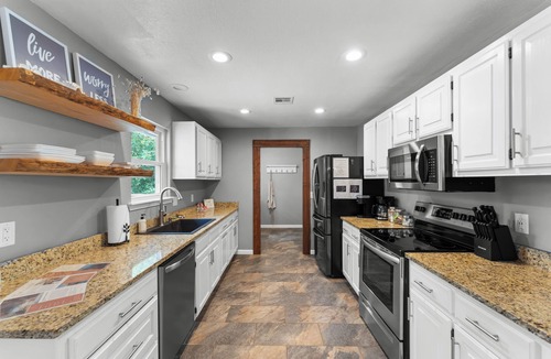 Beaver Shores House | Beaver Lake Getaway-15 min from downtown Rogers with HOT TUB!