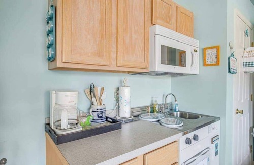 Bethany Beach Condo | Bethany Beach Inn suite close to beach with free WiFi, central AC, & balcony