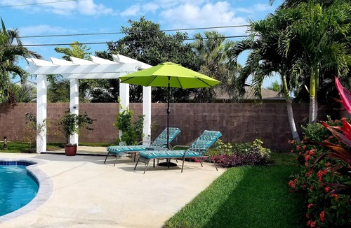 Naples Park House | Bike to beach! Heated pool, pet-friendly. Summer 2026 sale!