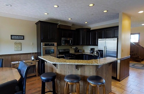 Edray House | Black Bear Crossing #31 Bring the WHOLE family - 7 bedrooms = room for all! by RedAwning