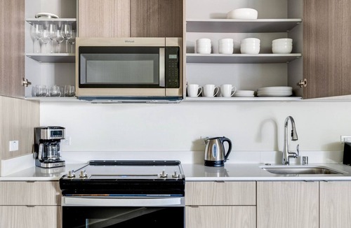 Alameda Apartment | Blueground | West Alameda, fitness center, nr Park