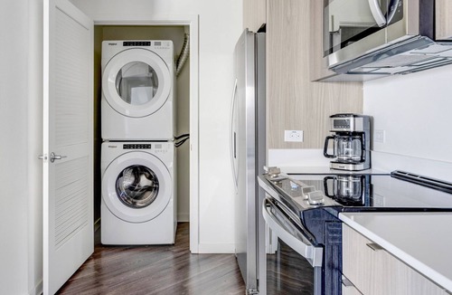 Alameda Apartment | Blueground | West Alameda, fitness center, nr Park