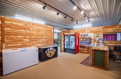 Cassville RV Rental | Boutique Camp Getaway at Roaring River