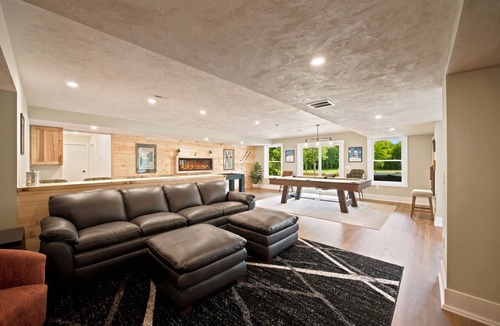 Campton House | Brand New Luxury Riverfront Hotel — 11 Acres, 700' River Frontage, Sleeps 18