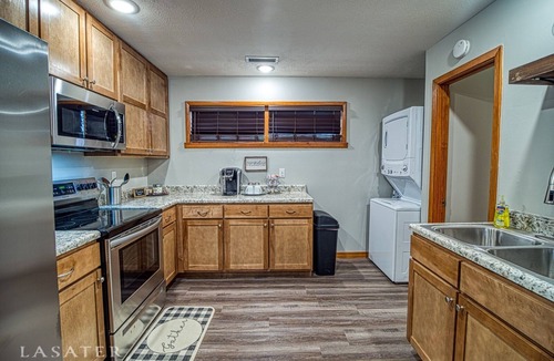 Jasper House | BrickHouse off the Square - Cozy 3 bedroom house
