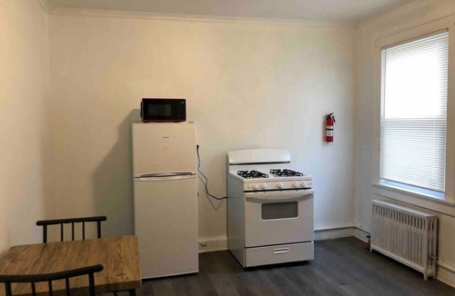 Paterson Apartment | Bright 900 sf 2-bedroom, private street entrance, queen beds and Roku TVs
