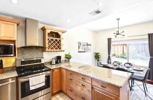 Townsend House | Bright and cozy 3BD/2.5BA in San Jose!
