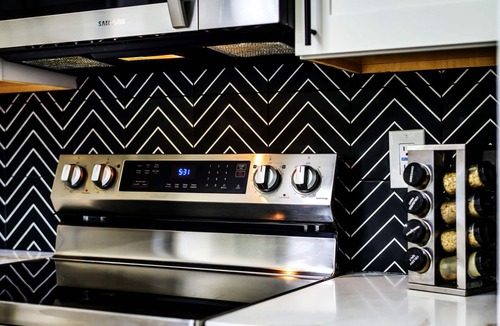 Cameron Hills House | Bright Contemporary 3BR Home with BBQ & 2-Car Parking