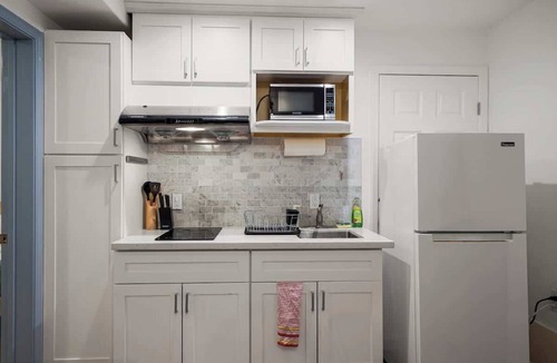 Inner Parkside House | Bright & Modern 2BR/2BA Private Entry Near SFSU, Park & Transit