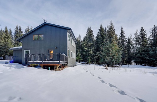 Diamond Ridge House | Bring Your Pets! Secluded Homer Escape w/Deck