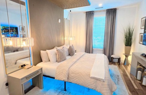 Garden Hills Apartment | Buckhead Luxury Stay with Mood Lighting and Free Parking