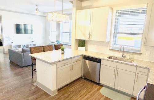 Lindbergh Apartment | Buckhead Quarters - Spacious with Private Balcony