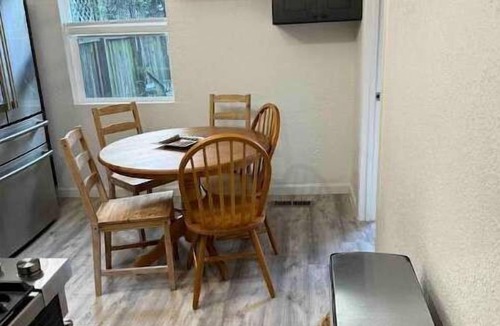 Clawson House | Bumblebee House - NEW 30% OFF Feb March Apr May June July Aug Sept Central Heat