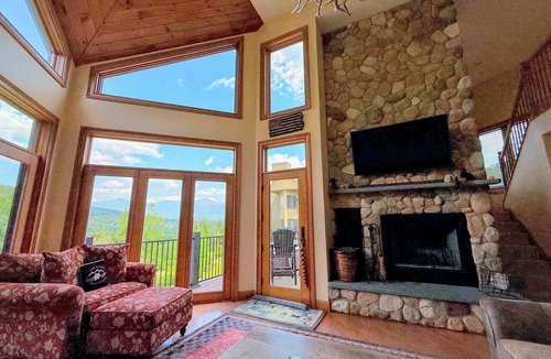 Carroll House | C14 Bretton Woods ski-in ski-out with hot tub! Great views, Pool/gym passes