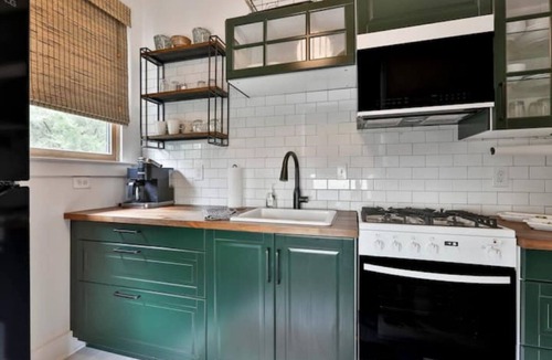 Cabbagetown Apartment | CABBAGETOWN STUDIO B