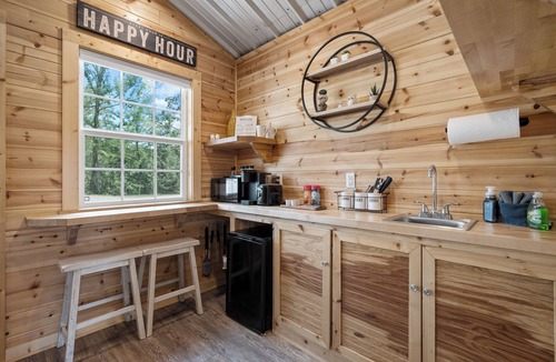 Rockwell Cabin | Cabin #5 @ Rock Creek Cabins! King Bed, Great Porch, Nice Views, Pet Friendly!
