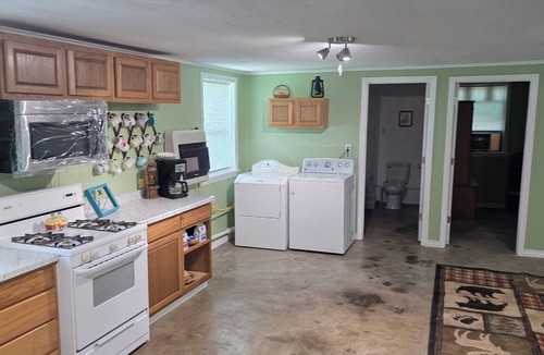 Dover Cabin | Cabin with spacious yard north of Dover Ar. National Forest, Moccasin Gap ATV