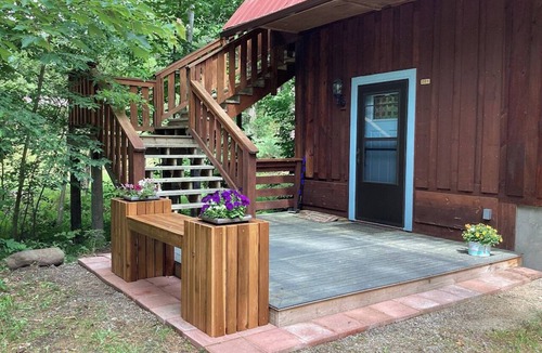 Wilmington Apartment | Camp Lily, Whiteface-Vacation, Modern Apartment, Perfect 2 bedroom with AC