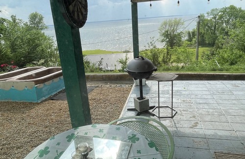 Saratoga Cabin | CAPTAIN'S QUARTERS cabin overlooking Lake millwood, Saratoga, Ar