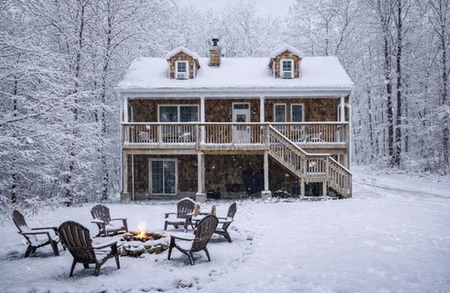 Catskill House | Catskill Cabin with Firepit & Indoor Jacuzzi Tub