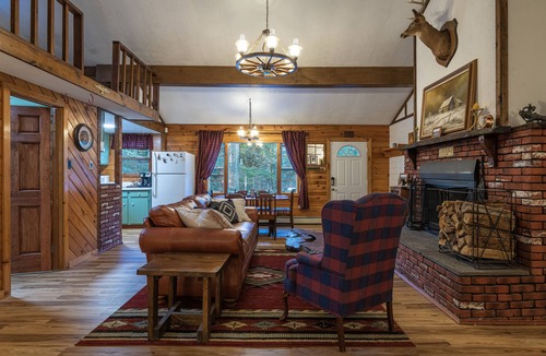 Town of Broome Cabin | Catskill Mountains Cabin w/Game Room for Families