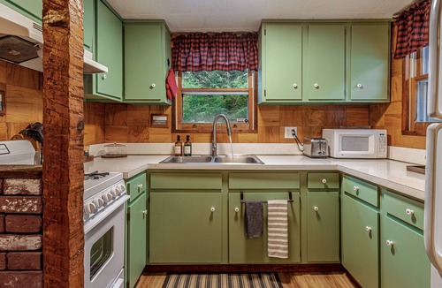 Town of Broome Cabin | Catskill Mountains Cabin w/Game Room for Families