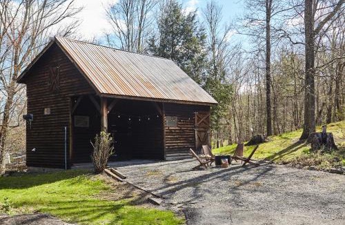 Saugerties House | Catskills Retro Retreat- Upstate Home w Hot Tub