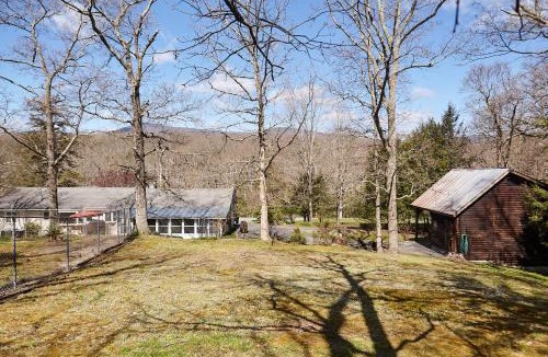 Saugerties House | Catskills Retro Retreat- Upstate Home w Hot Tub