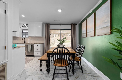 Springdale House | Cave Springs Country Home Close to Everything NWA Has to Offer