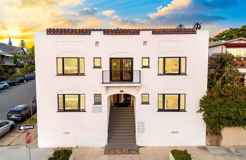 Golden Hill Apartment | Central Apartment | Parking + Netflix