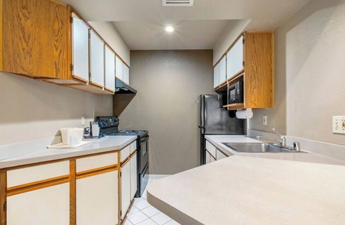 Garden Hills Condo | Centrally-located 2 Bedroom Condo in Buckhead
